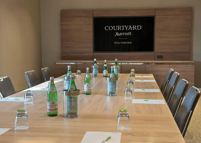 Отель Courtyard By Marriott 4*